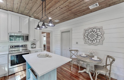 Hico Cottage | The Lazey Dazey Cottage, Dating back to 1884 in Hico, Texas