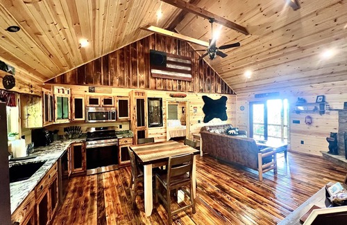 Murphy Cabin | The Lazy Bear Cabin. Beautiful Views, Rest & Adventure!