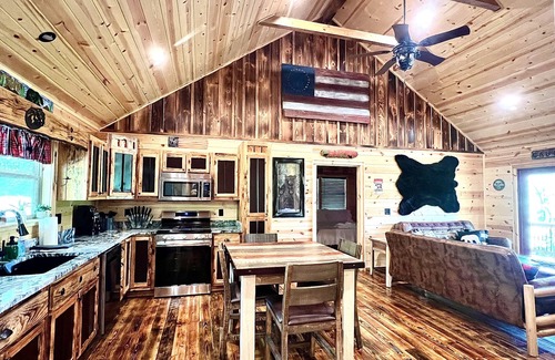 Murphy Cabin | The Lazy Bear Cabin. Beautiful Views, Rest & Adventure!
