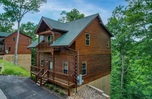 Sevierville House | The Lazy Bee - Mountain Views, Pool, Hot Tub & Games for All