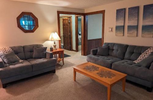 Lewis Center House | The Lazy Cat Lodge