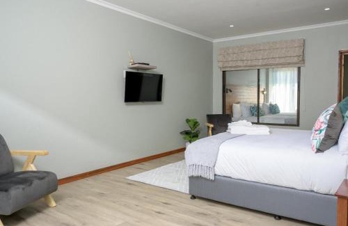 Ezembeni Bed & Breakfast | The Lazy Moose Restaurant and Lodge