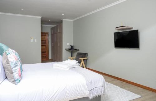 Ezembeni Bed & Breakfast | The Lazy Moose Restaurant and Lodge