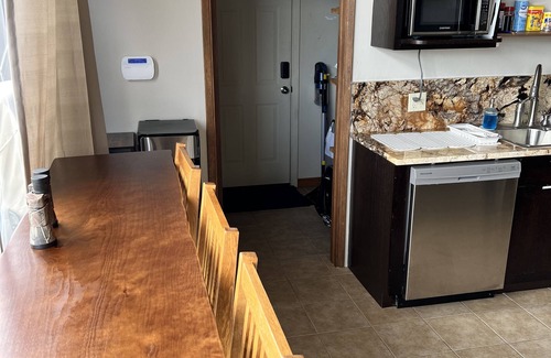 Windflower Point Cabin | The LCpl Faver lake house sleeps 8 with a private beach and boat ramp