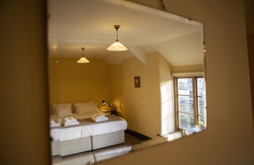 Clearbrook Hotel | The Leaping Salmon