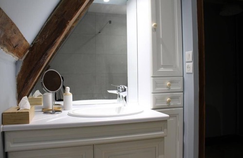 Vattetot-sous-Beaumont Bed & Breakfast | The Leblanc bedroom in the authentic and newly renovated cottage La Chaumière Normande