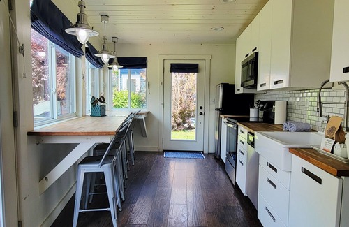 Alexandria Bay House | The Ledges Resort and Marina, Shipwatch
