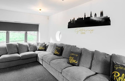 Headingley Apartment | The Leeds Gathering - Hot Tub - EV Charging