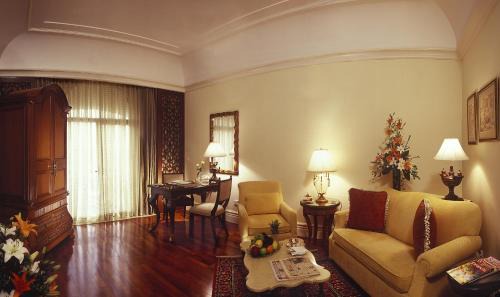 Agara Hotel | The Leela Palace Bengaluru