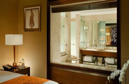 MRC Nagar Hotel | The Leela Palace Chennai
