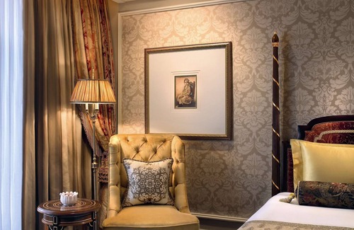 Diplomatic Enclave Hotel | The Leela Palace New Delhi
