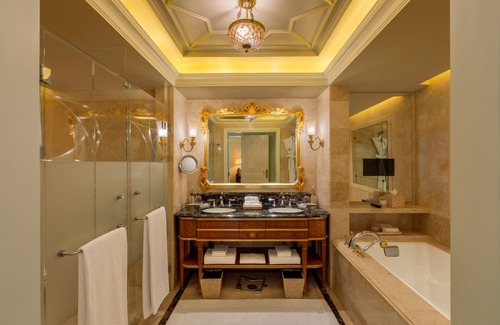 Diplomatic Enclave Hotel | The Leela Palace New Delhi
