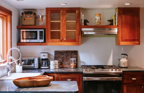 Mount Tremper Hotel | The Leeway - Meadow Loft Duplex