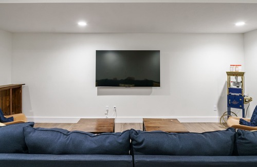 Harters Heights House | The Legacy House - Brand new 6/5.5 home, 15-minute walk from Notre Dame.