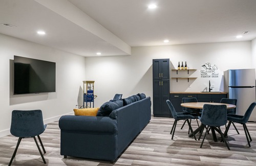 Harters Heights House | The Legacy House - Brand new 6/5.5 home, 15-minute walk from Notre Dame.