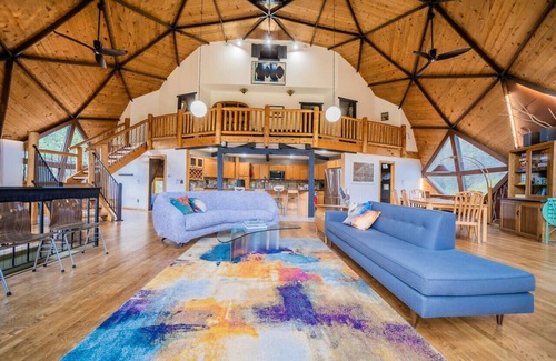 Lyons Apartment | The Legendary Snow Globe of Estes Park