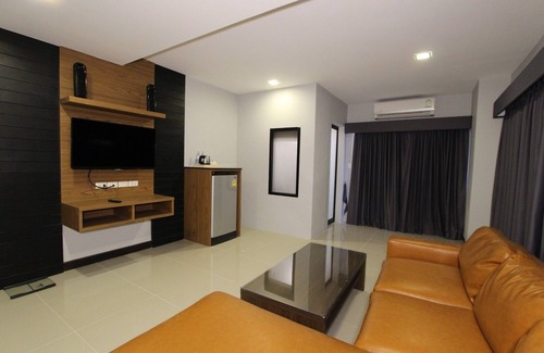 Bang Sao Thong Hotel | The Leisure Hotel