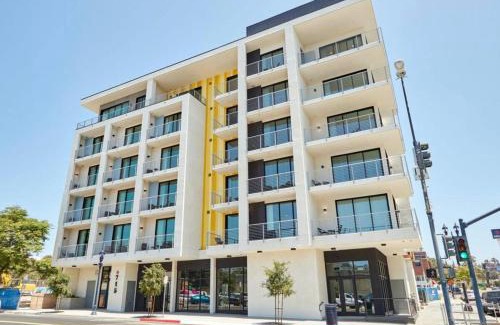 East Village Apartment | The Leo - Deluxe 3 Bedroom Stay
