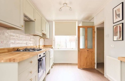 Lewes House | The Lewes Place - Contemporary 3 Bdr House