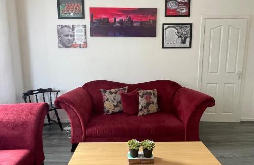 Anfield House | The LFC Red House - Spacious House With 5 Bedrooms, 2 Bathrooms, Street Parking And 1 Minute From The Stadium