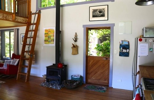 Collingwood House | The Library Bach - A special place people love!
