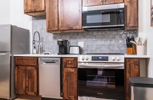Sedalia Apartment | The Library - Luxury 2-Bedroom Apartment in Downtown Sedalia