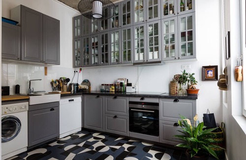 Quartier Saint-Georges Apartment | The Library Wall, by Veeve