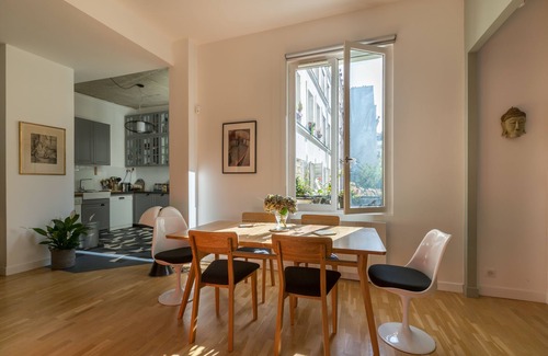 Quartier Saint-Georges Apartment | The Library Wall, by Veeve