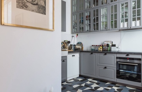 Quartier Saint-Georges Apartment | The Library Wall, by Veeve