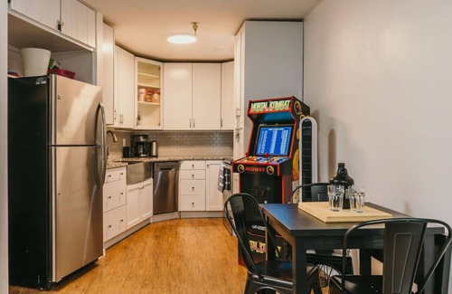 Beaverdell Apartment | The Lifty | Ski-In Ski-Out Studio + Pool & Gym