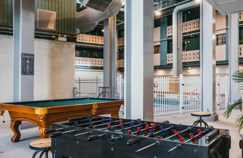 Beaverdell Apartment | The Lifty Ski-In Ski-Out Studio, Pool and Gym