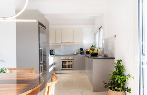 Kypseli House | The light-flooded penthouse in Athens