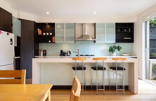 Glen Iris House | The Light House - Close to Harold Holt Swim Centre