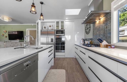Te Mata House | The Lighthouse - Te Mata Holiday Home