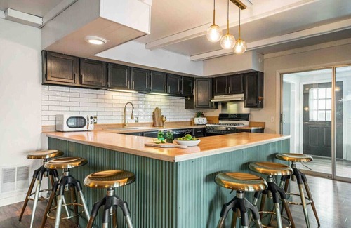 Bitely Cottage | The Lilley Pad w/HotTub & Private Beach