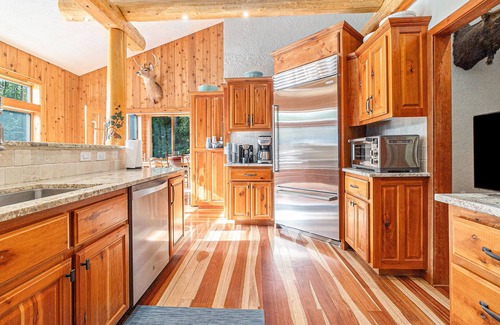 Thompsonville House | The Lilley Woods Lodge ~ Luxury stay next to Crystal Mountain