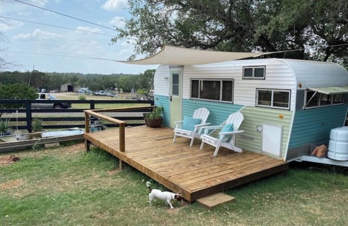 Barton Creek Lakeside House | The Lillipad A Lovel Vintage Camper