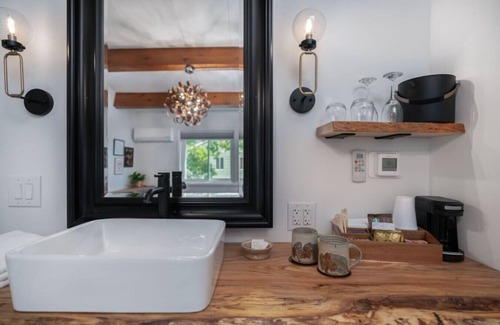 Ellicottville Cabin | The Lincoln Boutique Motel- Upper Deluxe King #7