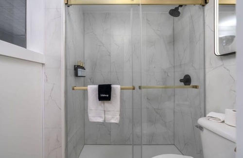 Ellicottville Cabin | The Lincoln Boutique Motel- Upper Deluxe King #12