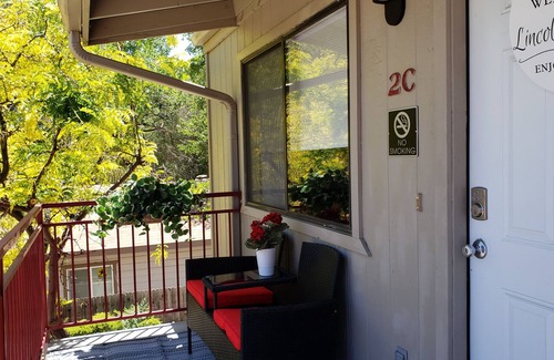 Prescott House | The Lincoln Continental located in the heart of Historic Prescott!
