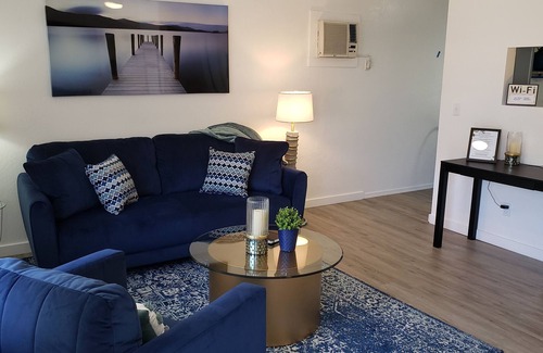 Prescott House | The Lincoln Continental located in the heart of Historic Prescott!