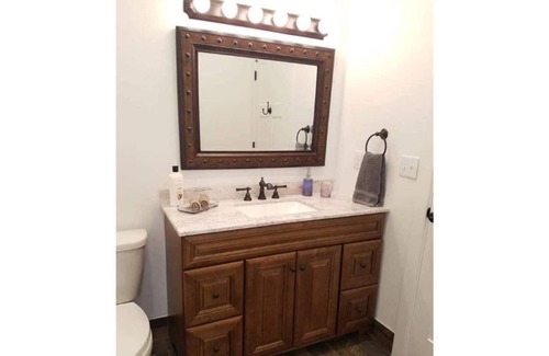 Helper House | The Lincoln Hotel - Suite 2