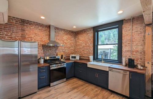 Wallace Apartment | The Linden Lofts at Albertini’s- Downtown Luxury Lofts #3