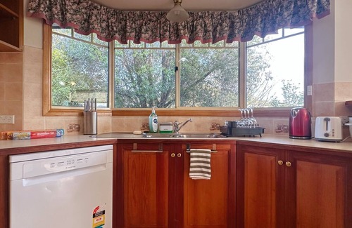 Lindisfarne House | The Lindisfarne Loft - close to CBD and Airport