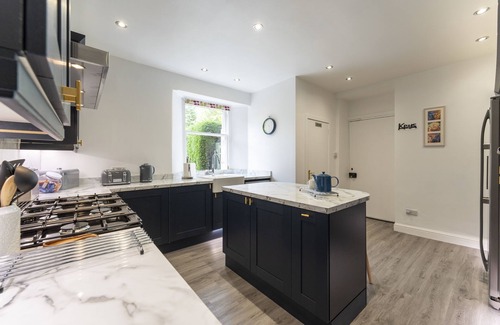 Stirling Apartment | The Lindsay House - an apartment that sleeps 6 guests in 2 bedrooms