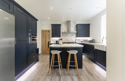 Stirling Apartment | The Lindsay House - an apartment that sleeps 6 guests in 2 bedrooms