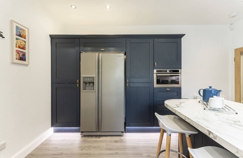 Stirling Apartment | The Lindsay House - an apartment that sleeps 6 guests in 2 bedrooms