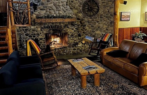 Murphy Hotel | The Lindsay Lodge & Restaurant