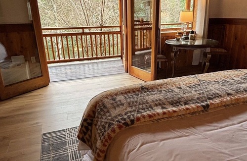 Murphy Hotel | The Lindsay Lodge & Restaurant