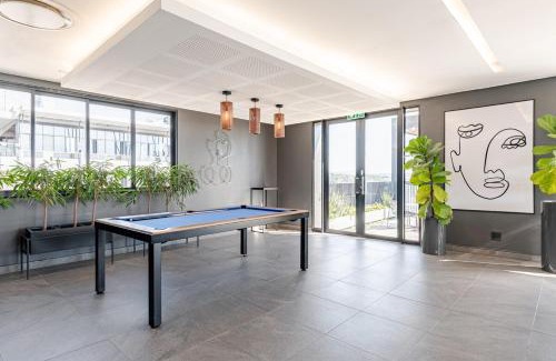 Sandown Apartment | The Lineal City Apartment in heart of Sandton with Backup Water and Power